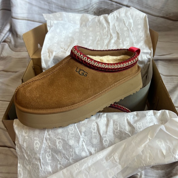 NEW UGG women's Tazz Tan Slip-On Loafers size 9 - Picture 1 of 4